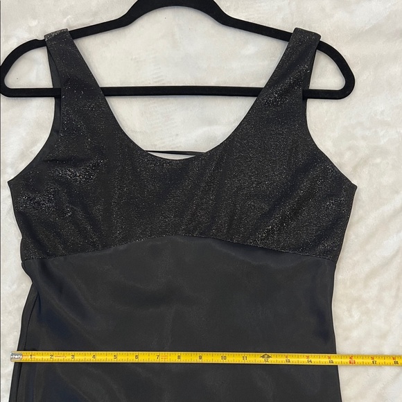 Elegant Black Formal Dress with Lace-up Back - Picture 8 of 9